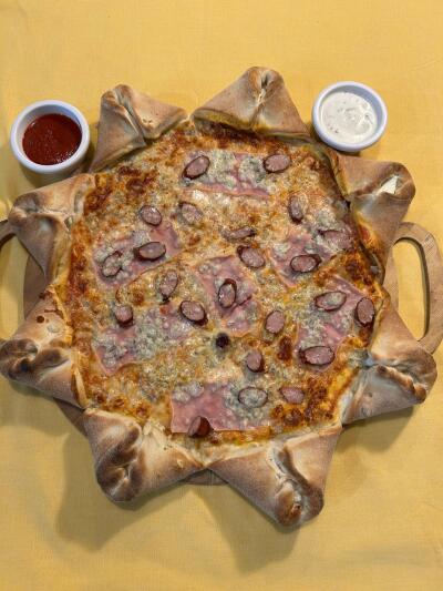24._PIZZA_GWIAZDA_-_32_cm_-_3_dowolne_skladniki_-_PIZZA_W_KSZTALCIE_KWIAZDY_: